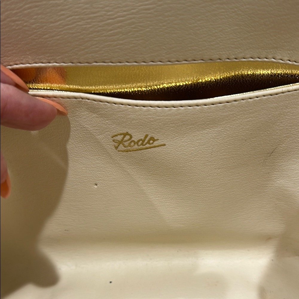 Golden Straw Clutch with Basket-Weave Pattern and Gold Chain - Picture 4 of 4